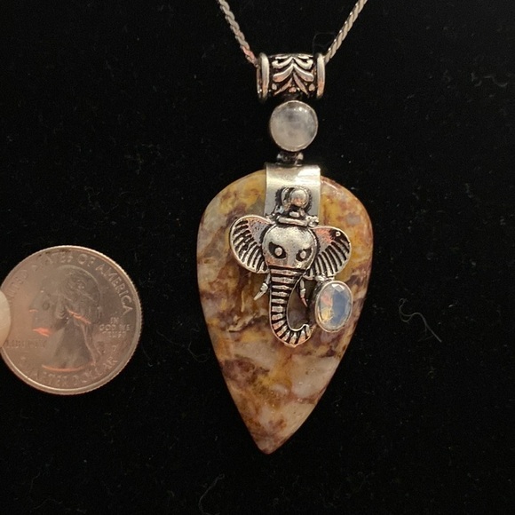 🐘🐘 New Elephant In Natural stones; Coconut jasper & opalite Pendent - Picture 10 of 10